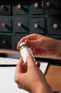 פרוגינובה (Progynova) או אסטרופם (Estrofem)